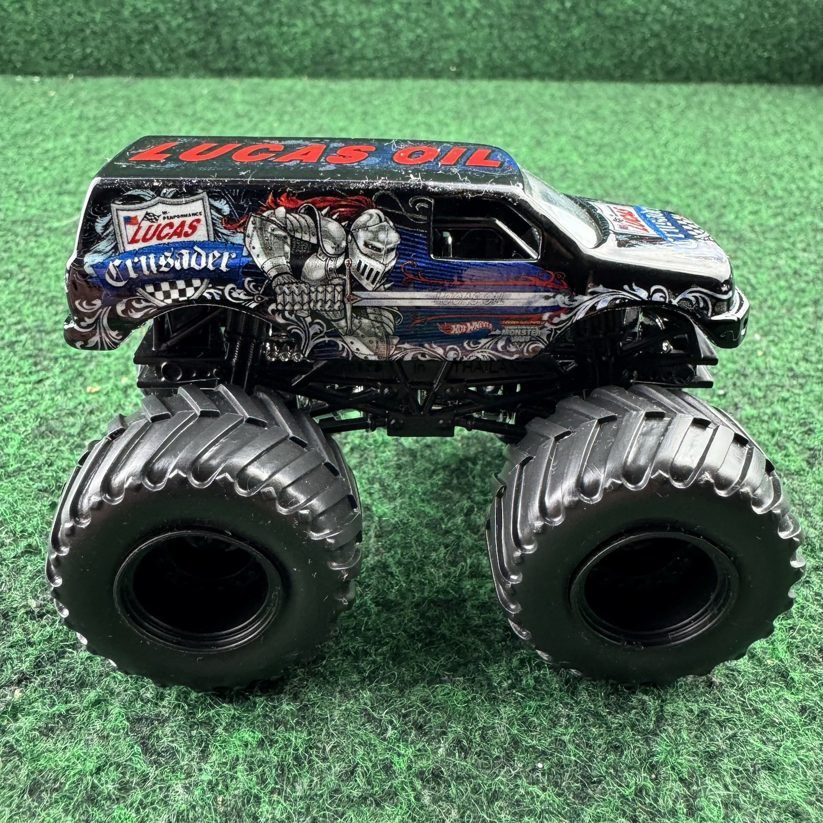 Crusader 1:64 Diecast Monster Truck