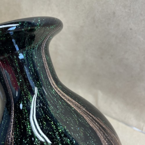 ๐ MURANO Dale Tiffany Art Black Glass Vase w/Green Blue Bronze Glitter 9โ - Picture 6 of 8