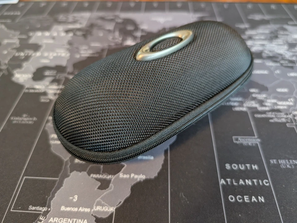 Estuche para gafas de sol Oakley Soft Vault cierre con cremallera nailon 07-025 negro Foto 2 de 3