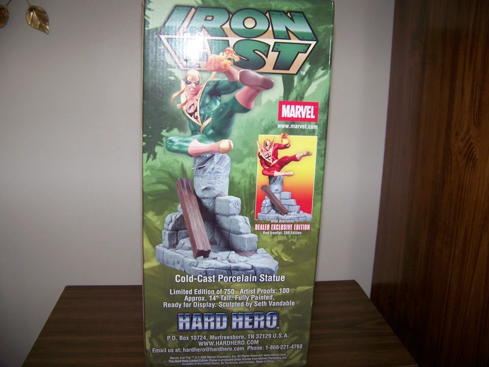 Hard Hero Marvel Puño de Hierro Rojo Disfraz Distribuidor Estatua Exclusiva - Sellada de Fábrica Foto 2 de 4