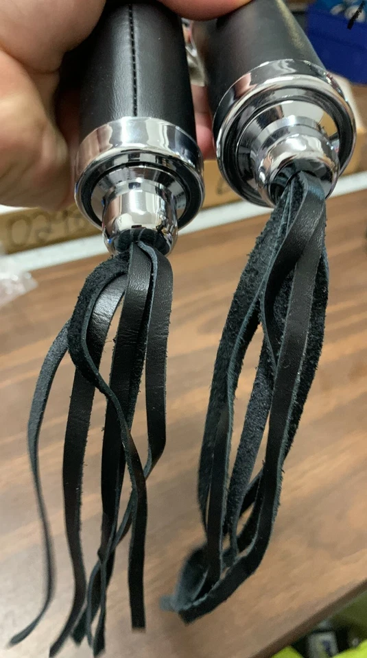 JUEGO DE EMPUÑADURAS CUERO ENCAJE 7/8" BARRAS CON FUNDA PLÁSTICO LADO ACELERADOR (0400) NUAKSF Foto 2 de 4