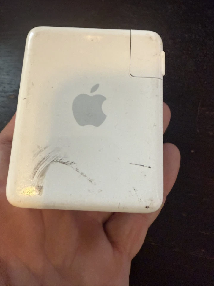 Apple AirPort Express Wi-Fi Base Station Model A1084 R16 - Image 3 of 4