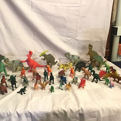 Huge dinosaur Lot Mixed Sizes Approximately 43 Pieces, 3 Having Writing,see Pics