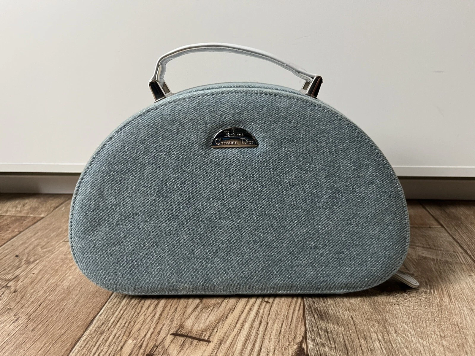 Sac étui de voyage Christian Dior Parfums Beauté Bijoux en denim.