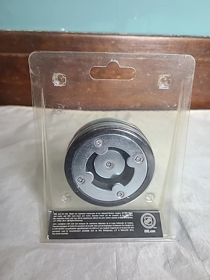 Nuevo abridor de botellas de hockey New York Islanders NHL Puck Foto 2 de 4