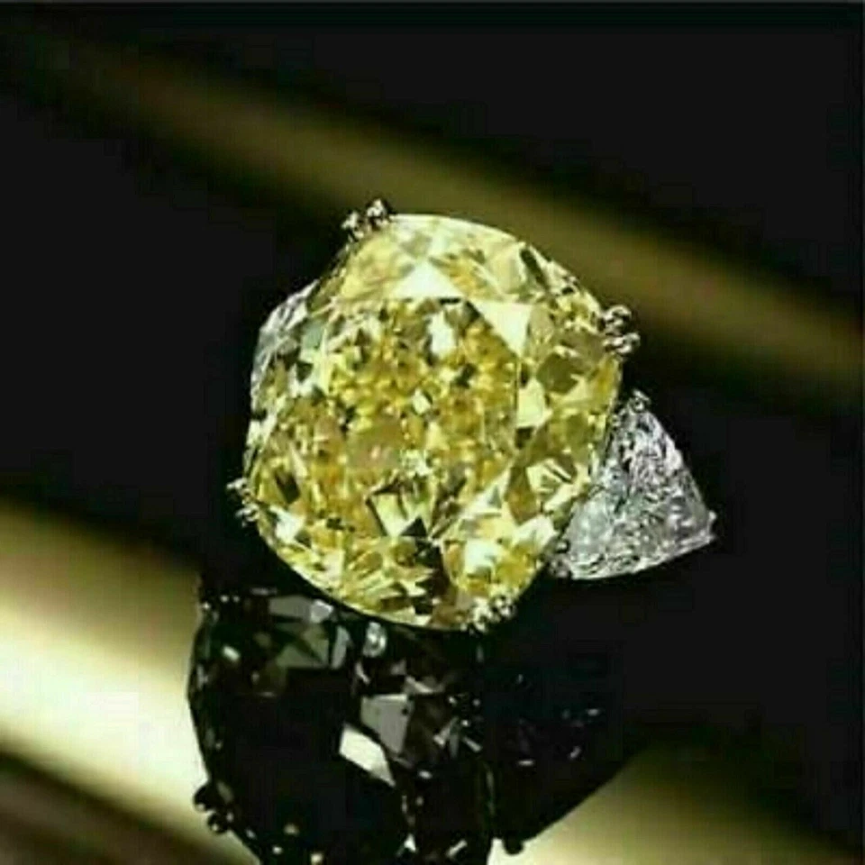 Anillo de diamantes y amarillo canario creado en laboratorio de corte cojín de 2 quilates acabado en oro blanco de 14 k Foto 3 de 3