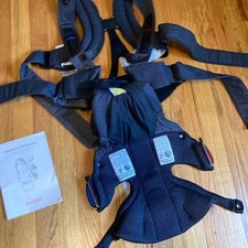 Baby Bjorn Carrier Free 3D Mesh Hands Free ages 0-15 months w/ instruction book