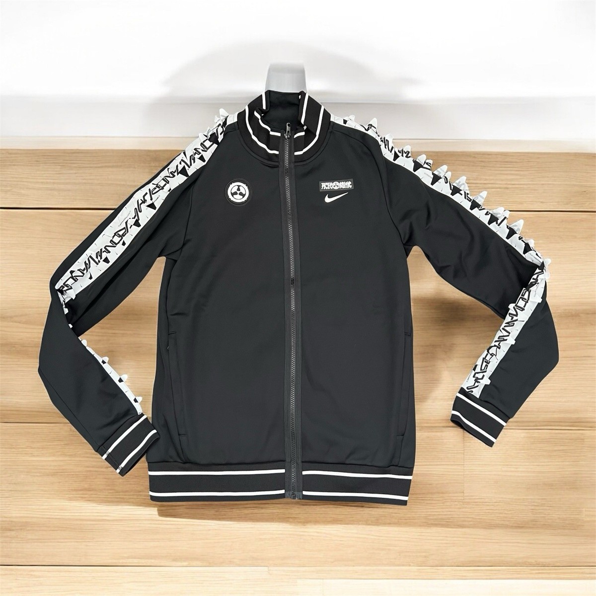 DT7010 ACRONYM×NIKE WOVEN JACKET Nike x ACRONYM Track Woven Jacket | Early Look & Overview