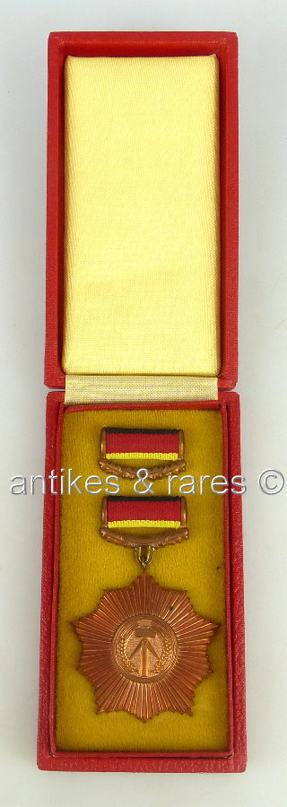 Patriotyczny Order Zasługi w Brązowym Tomie I nr 5a, nadany w Etu w latach 1954-60-r Verdienstorden in Bronze Band I Nr. 5a, 1954-60 verliehen im Etu\