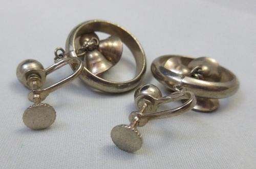 Vintage Antique? Dangle Bells in a Hoop Screw Back Earrings Pale Gold Tone - Picture 7 of 11