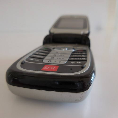 Téléphone mobile MOTOROLA V360 avec chargeur écouteurs micro - Photo 10 sur 11