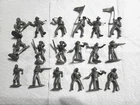 18 VINTAGE MARX FORT DEARBORN SILVER CAVALRY / PIONEERS SOLDIERS IN FINE PLUS