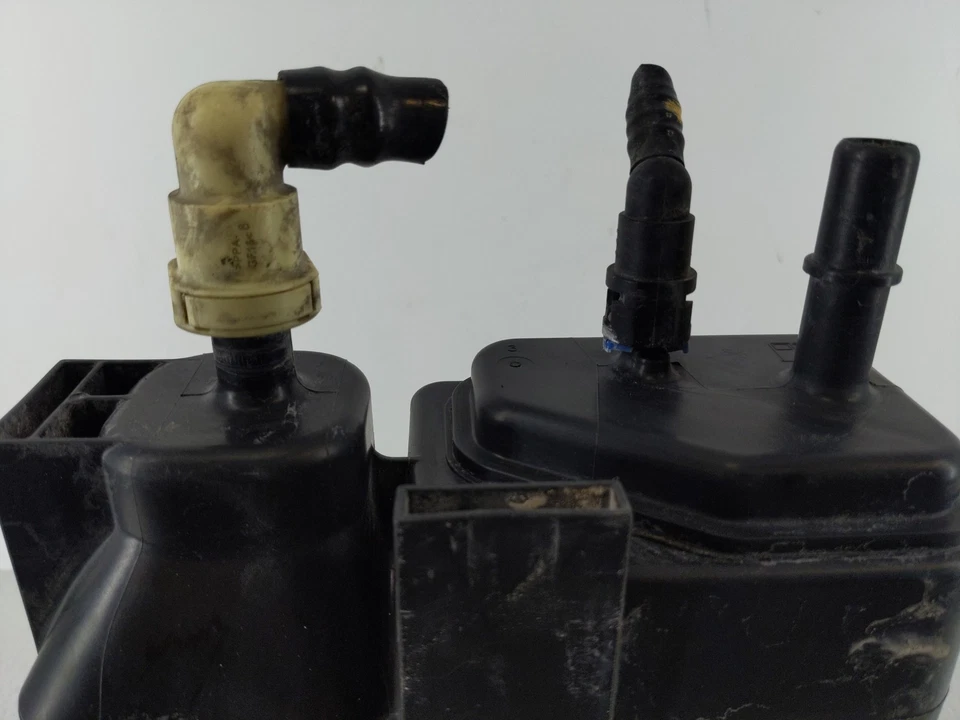 Chevrolet Silverado 1500 2015 bote de carbón de vapor combustible WVX0R Foto 4 de 4