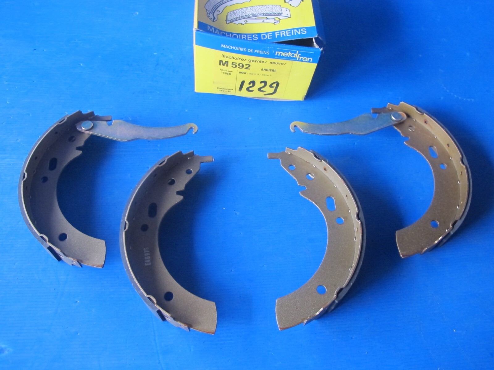 Mâchoires de freins arrière MGA pour BMW Série 3 et 5 de 230mm en acier d'origine