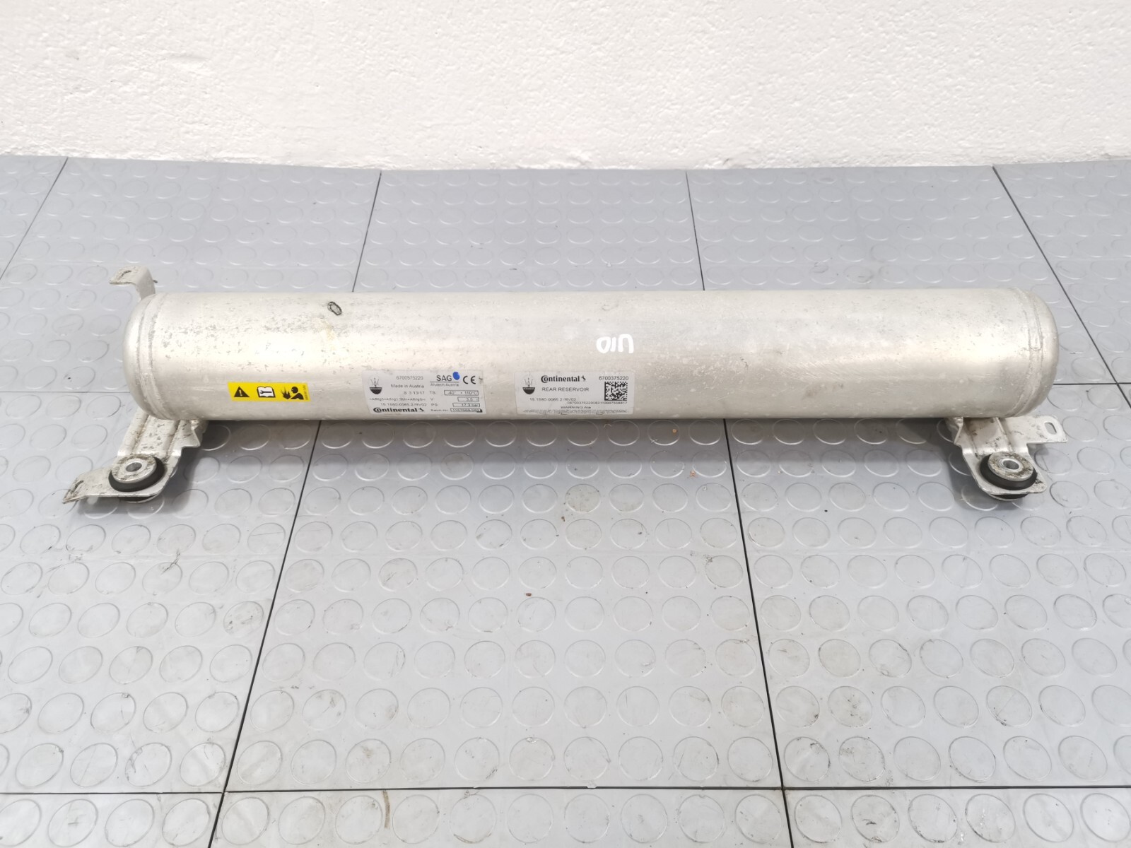 2017 - 2020 Maserati Levante AIR SUSPENSION RESERVOIR TANK 6700375220