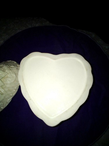 GIFT HEART VINTAGE CERAMIC HEART TRINKET HEART BOX WITH ROSE HANDLE LID - Picture 4 of 9