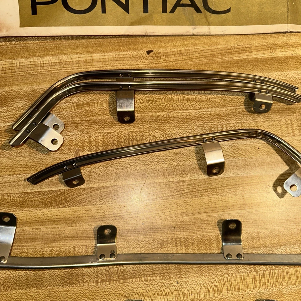 Pontiac Tempest 1968 1969 protectores de borde de puerta 4 puertas OEM 984892 nuevo stock antiguo GM Foto 4 de 4