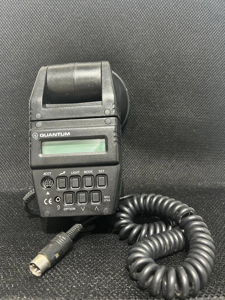 Flash portátil Quantum Q modelo 2 encendido con cable de sincronización de flash Foto 2 de 2