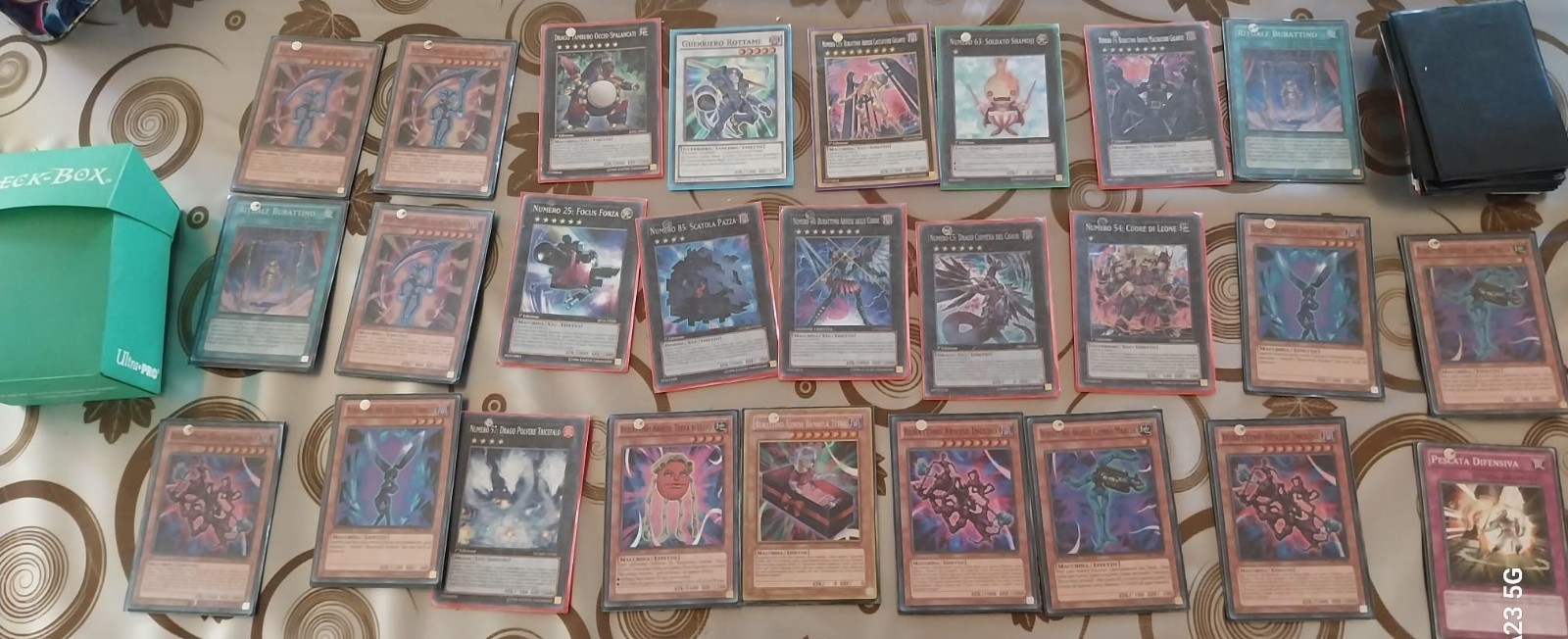 Lotto di carte di yu gi oh italiano, ci sono circa 1000 carte, alcune molto rare