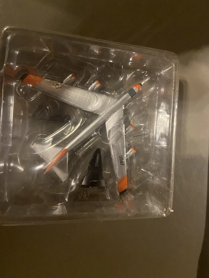 United States Air Force Cast Metal Airplane New In Package ( Measures 5 1/2in - Image 4 of 4