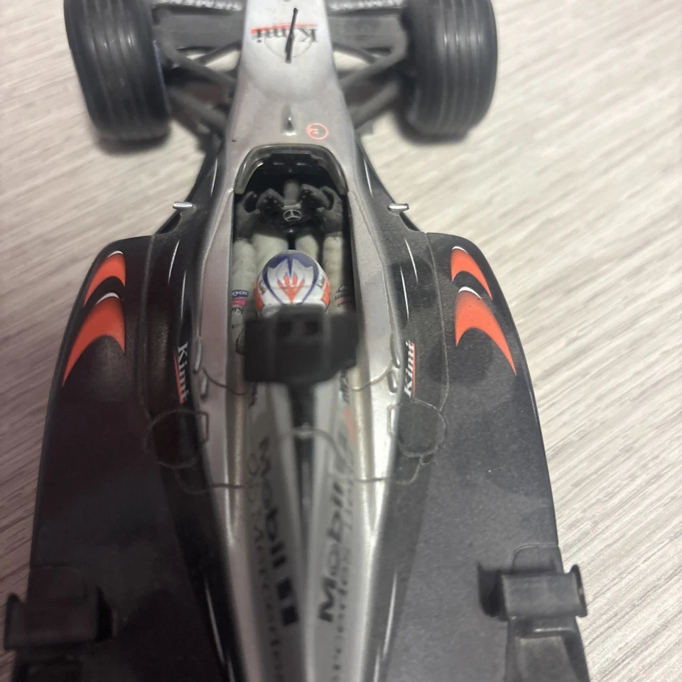 McLaren MP4/17D 2003 Kimi Raikkonen 1:18 Hotwheels - Immagine 3 di 4