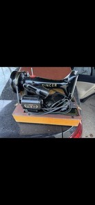 Singer Antique Sewing Machine Vintage Original Pre-1930 Black with Case
