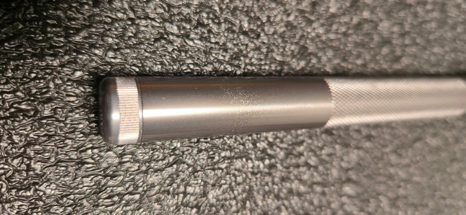 Raro Novo 3AA Maglite Lanterna Prata 3W LED Fabricado nos EUA Descontinuado Com Coldre - Imagem 2 de 4