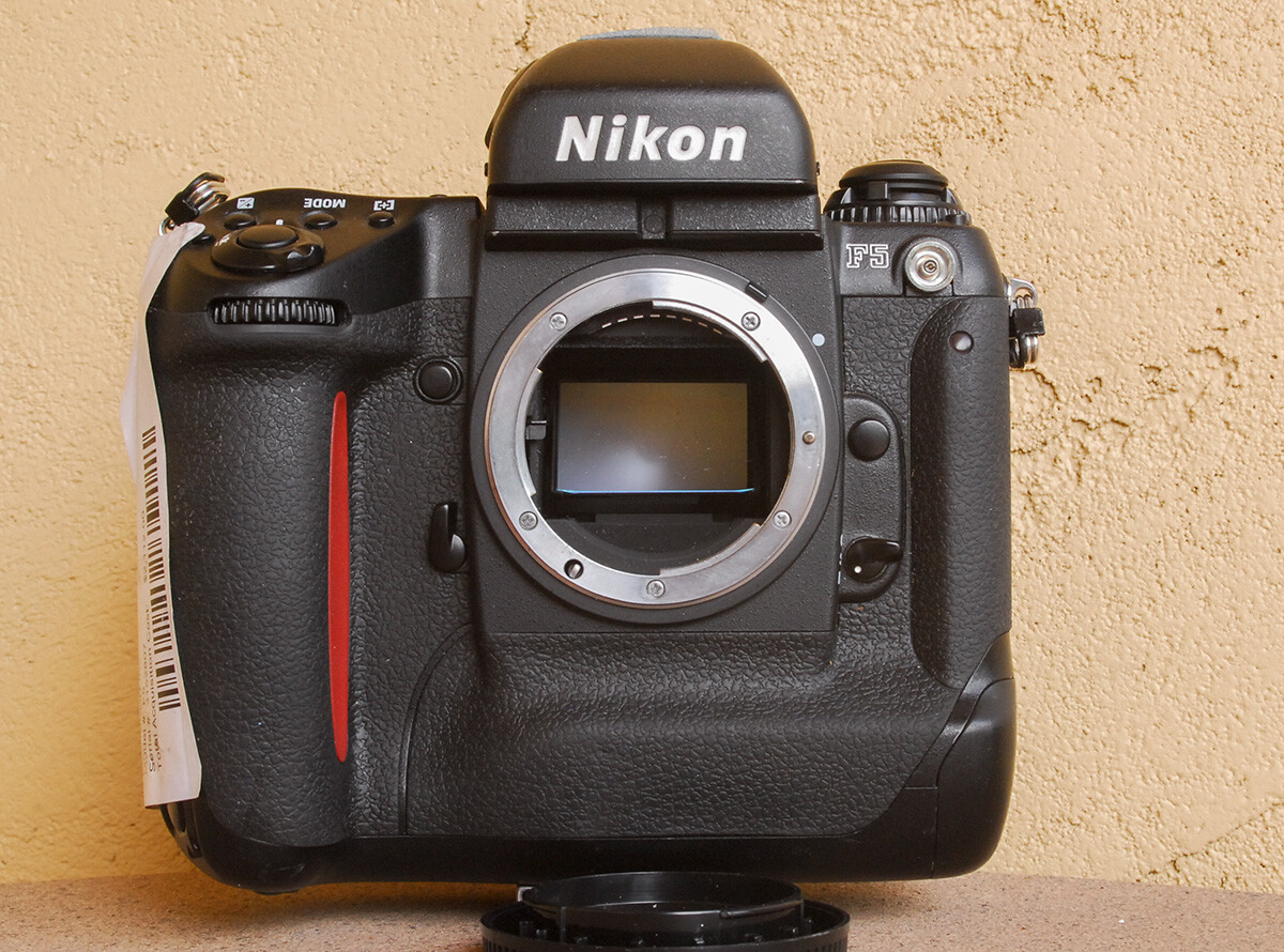 RARE NASA Nikon F5 Camera Body MF28 with Bracket Plate Cue Cards