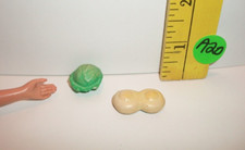 VINTAGE 1963 DELUXE READING BARBIE DREAM KITCHEN FRIED EGGS  LETTUCE FOOD A20