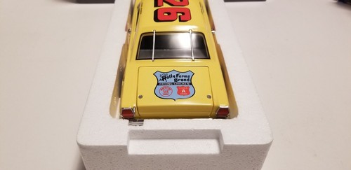 Junior Johnson "AUTOGRAPHED" #26 1965 Ford Galaxie 1/24 By University of Racing - Picture 11 of 24