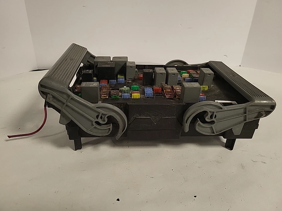 Fuse Box Engine 10-14 Cadillac Escalade 22798217. PP2 - Imagem 4 de 4
