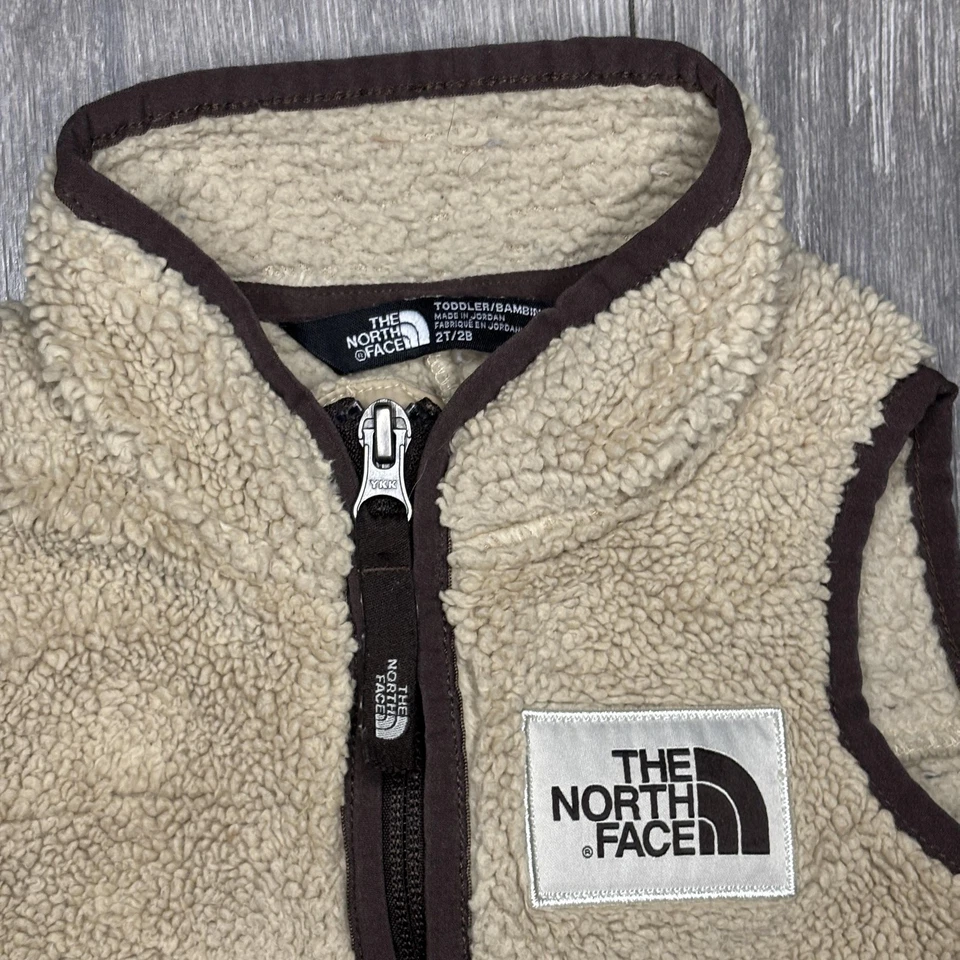 Chaleco The North Face Niño Pequeño 2T Beige Marrón Sherpa Vellón Cremallera Bolsillos Parche Logo Foto 3 de 4