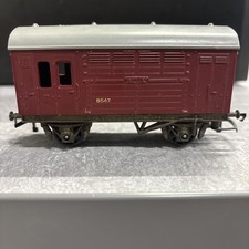 Triang R123 Maroon Horsebox OO Gauge Model B547 Used