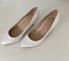 BNIB SIZE 9EEE 9 EEE EVANS WIDE FIT WHITE KITTEN  HEELS SHOES. POINTED TOE.