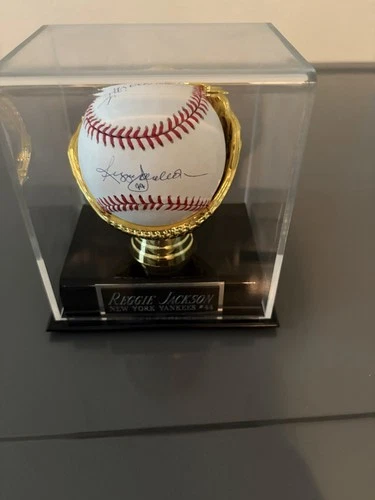 REGGIE JACKSON SIGNED OMLB BASEBALL UD Sticker-Mr. October. W/ display case