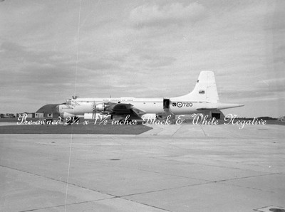 RCAF Canadair Argus Mk1 20720, Kinloss, 8,60, s/w negativ, Fliegerflugzeug