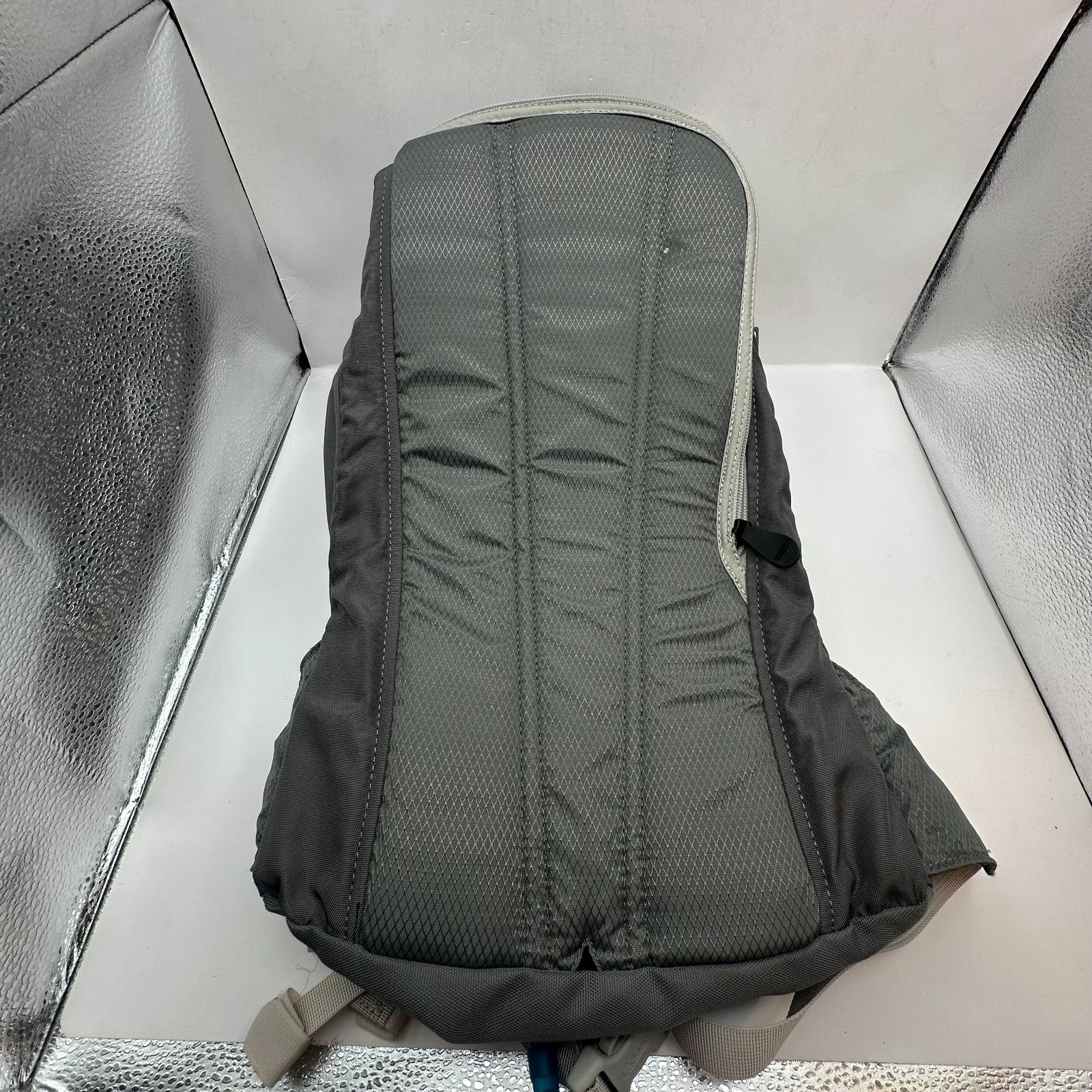 Camelbak Sugar Gray/Tan Hydration Backpack 2L Bladder Thermal Insulated Hose