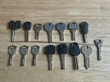 15 Assorted Security Keys￼
