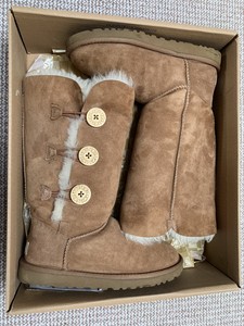 ugg boots bailey button triplet