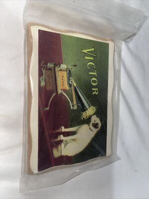 VINTAGE WOODEN MAGNET BACK PICTURE BLOCKS Victor ￼