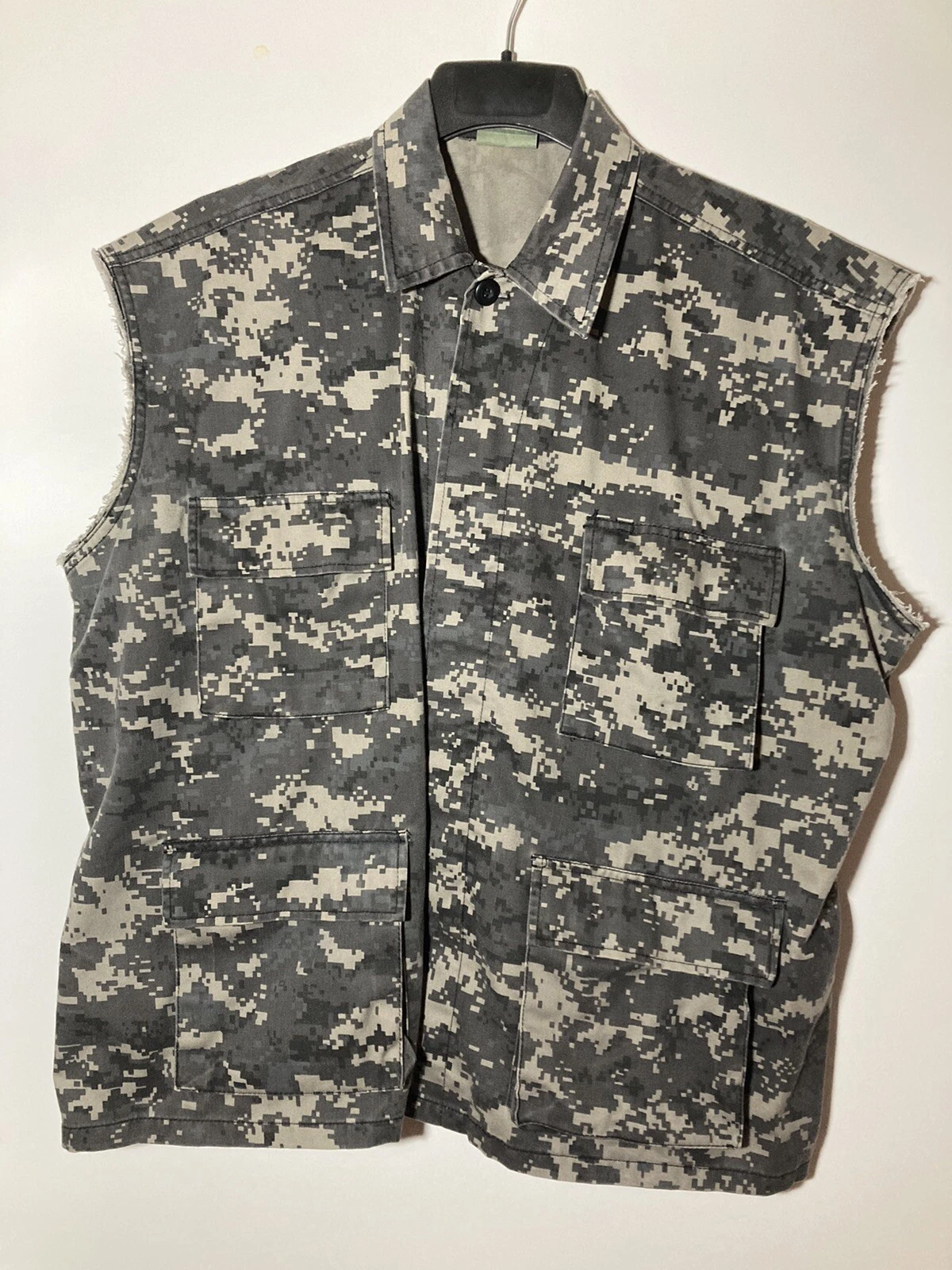 Military Surplus Men's XL Digital Camoflage Vest Outdoors Hunting Fishing