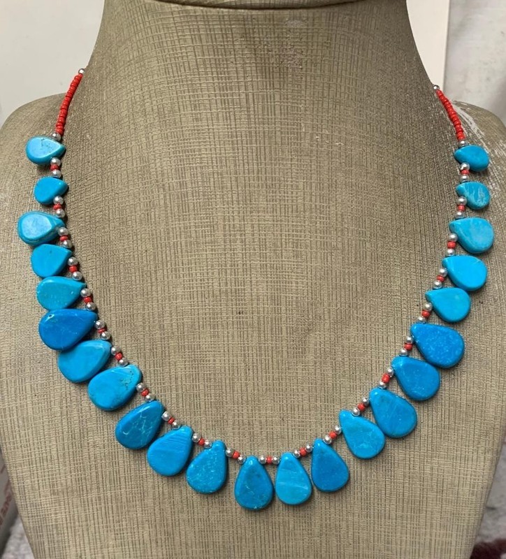 one beautiful blue Howlite bead necklace/  $0.85 combine s/h  (z509-w2)