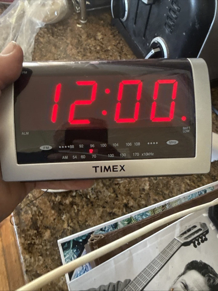 Timex T256 Jumbo LED Alarm Clock Radio Extra Large Display Tested - Works - Image 4 of 4