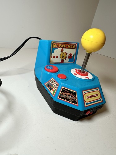 Namco Ms. Pac-Man 5 in 1 TV Plug N Play 2004 Jakks Pacific Arcade testato funzionante - Foto 2 di 5