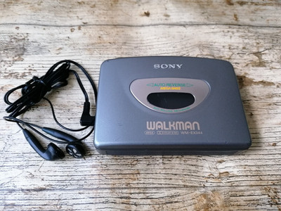 Sony Walkman WM - EX 344 Mega Bass  tragbarer Kassetten Spieler +Ohrhörer