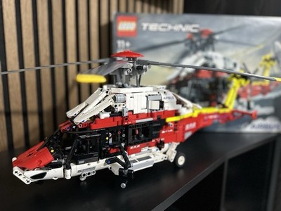 LEGO TECHNIC: Airbus H175 Rettungshubschrauber (42145) mit Motor u. Anleitung