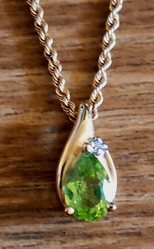 ¡Collar colgante vintage Estate de piedra peridoto en forma de lágrima de oro amarillo de 14K! 5G - Imagen 5 de 18