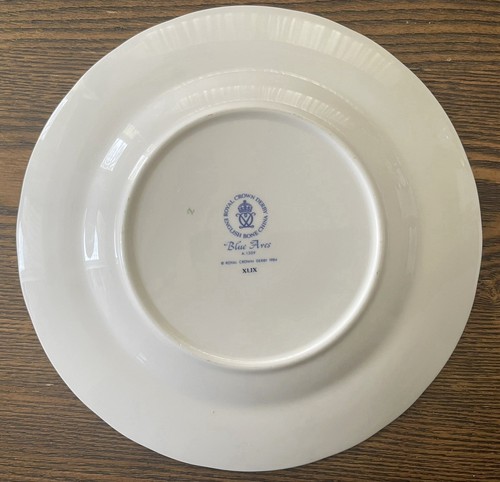 Royal Crown Derby A.1309 Blue Aves Gold Rim Ely Shaped 8.5" Salad / Desert Plate - Picture 5 of 7