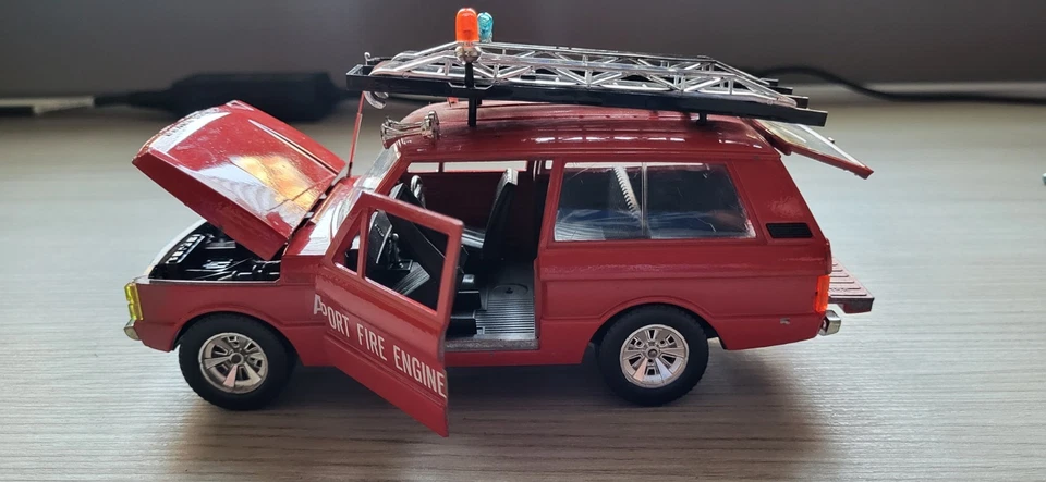 BBURAGO Range Rover 0104 Airport Fire Engine 1:24 - Immagine 2 di 4
