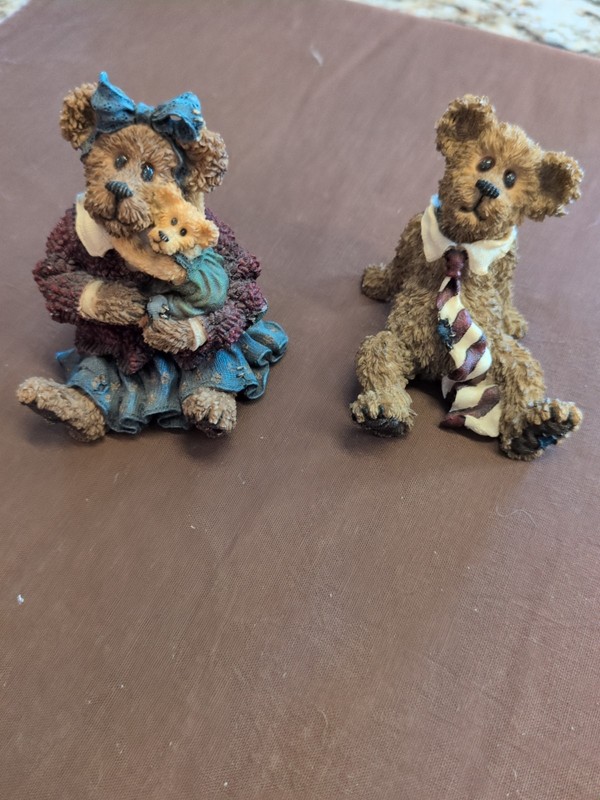 2 boyds bears friends collection figurines